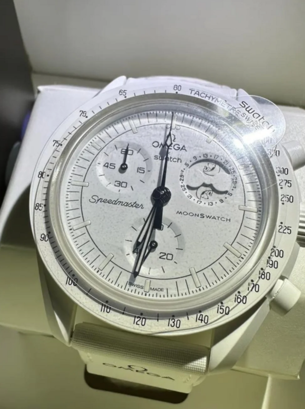 Omega x Swatch Mission To MoonPhase "Snoopy" MoonSwatch